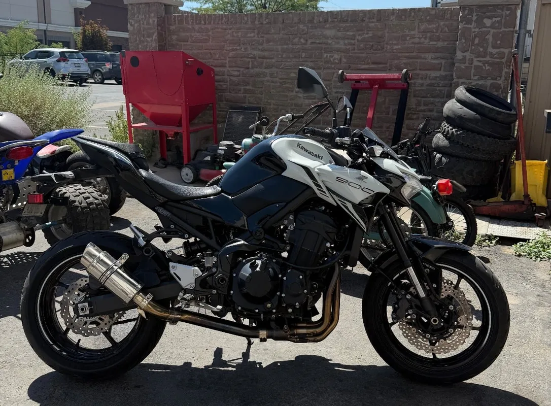 Black and white naked streetbike outside the shop